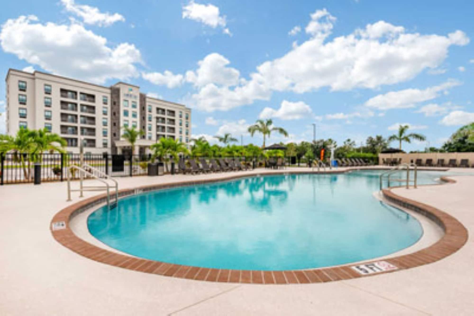 Ameniti Bay - Best Western Signature Collection Fruitville المظهر الخارجي الصورة