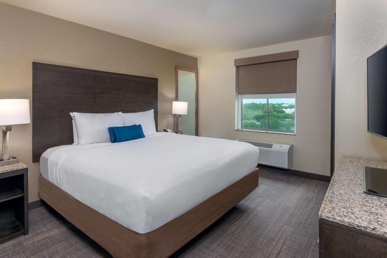 Ameniti Bay - Best Western Signature Collection Fruitville المظهر الخارجي الصورة