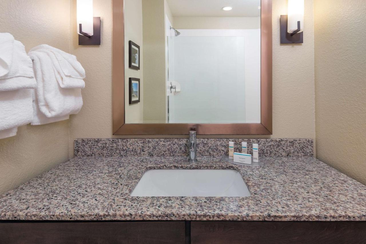 Ameniti Bay - Best Western Signature Collection Fruitville المظهر الخارجي الصورة