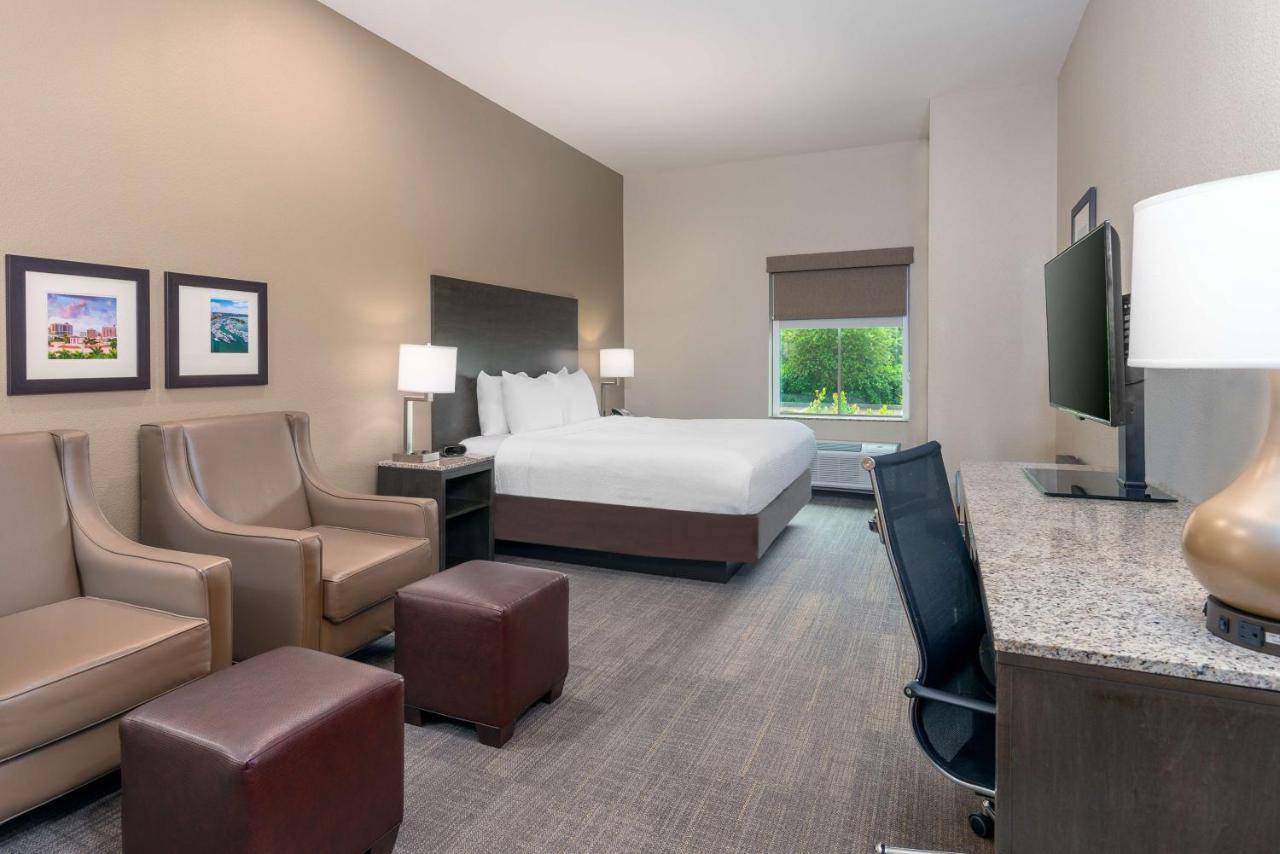 Ameniti Bay - Best Western Signature Collection Fruitville المظهر الخارجي الصورة