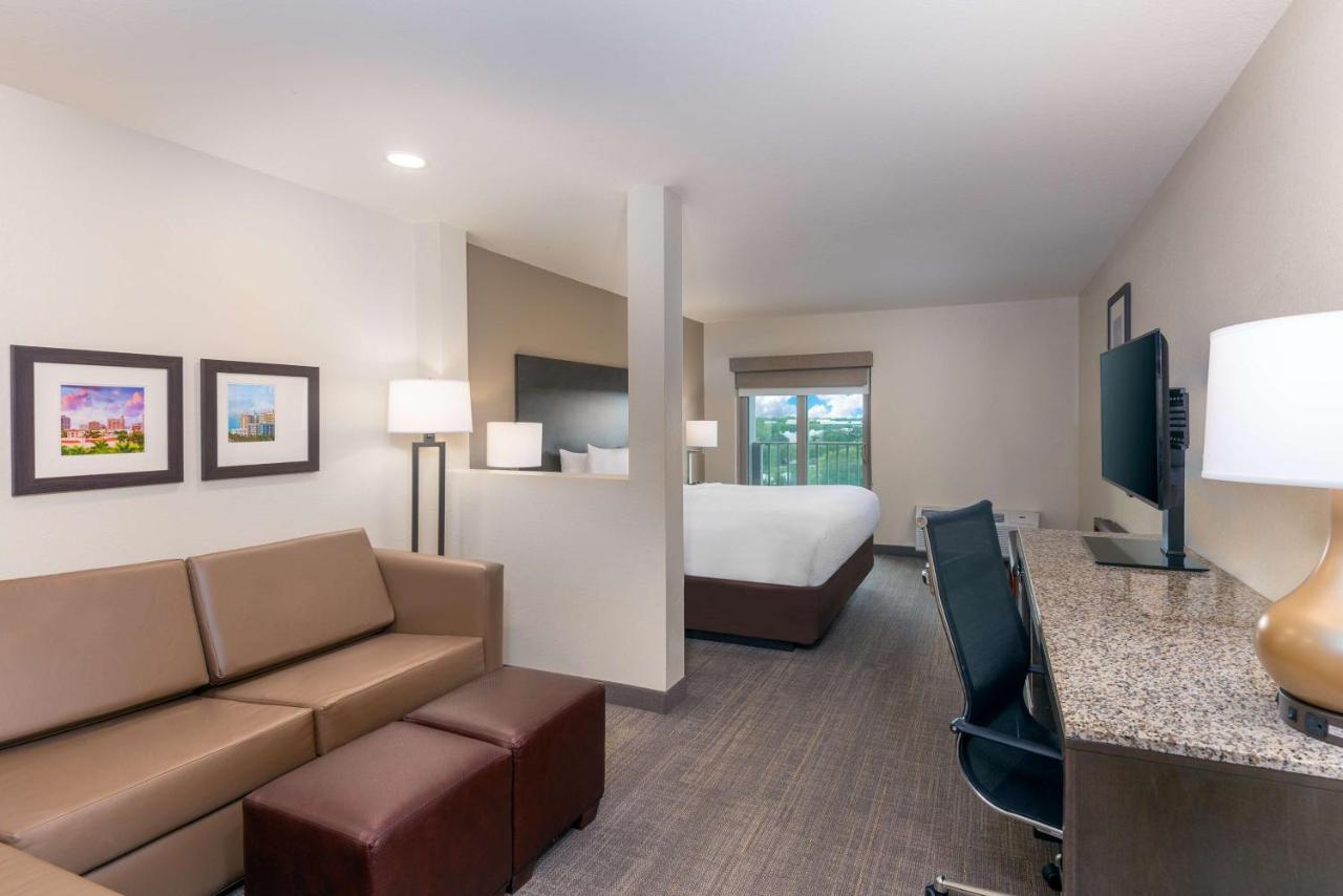 Ameniti Bay - Best Western Signature Collection Fruitville المظهر الخارجي الصورة